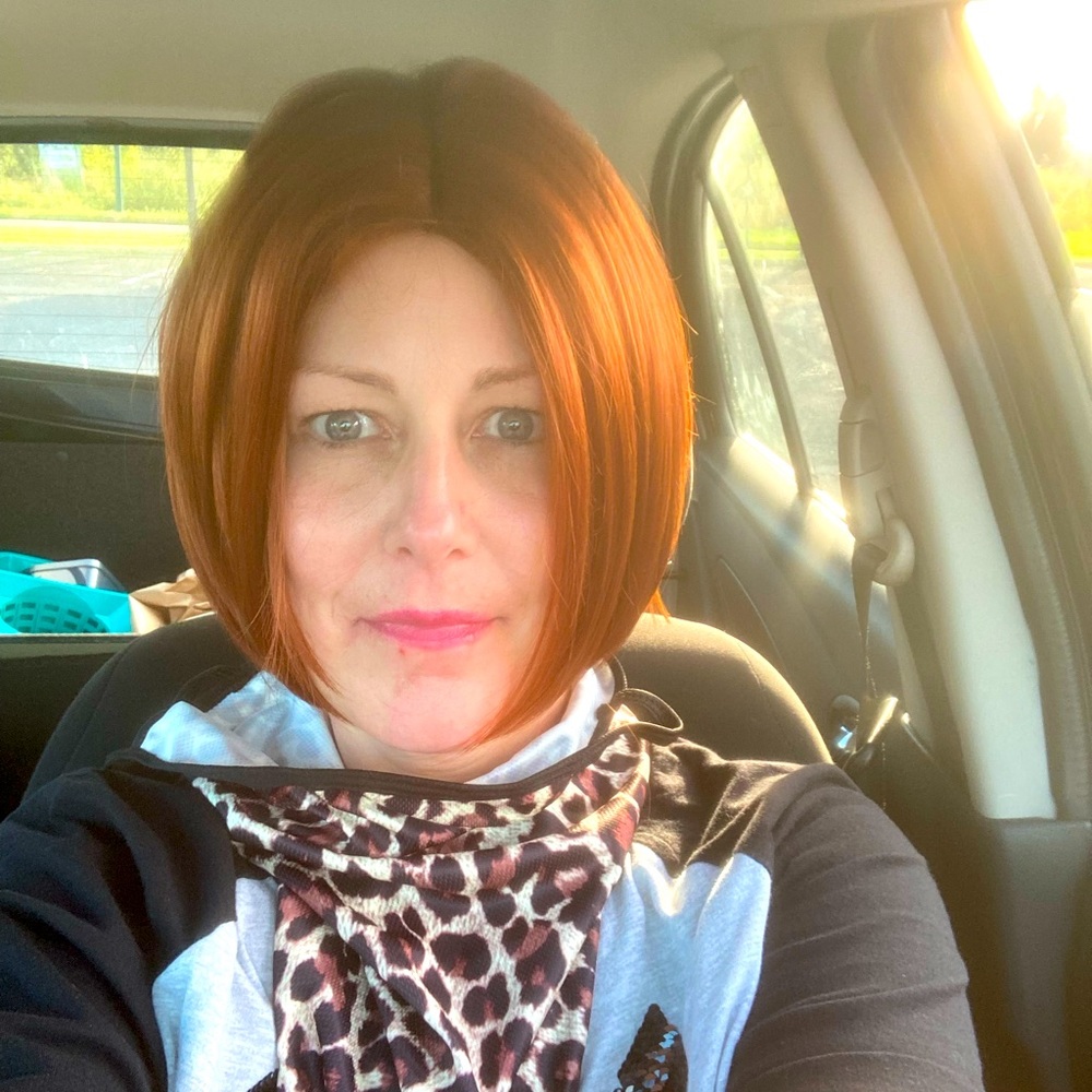 Superbe perruque rousse - Cheveux synthétiques.